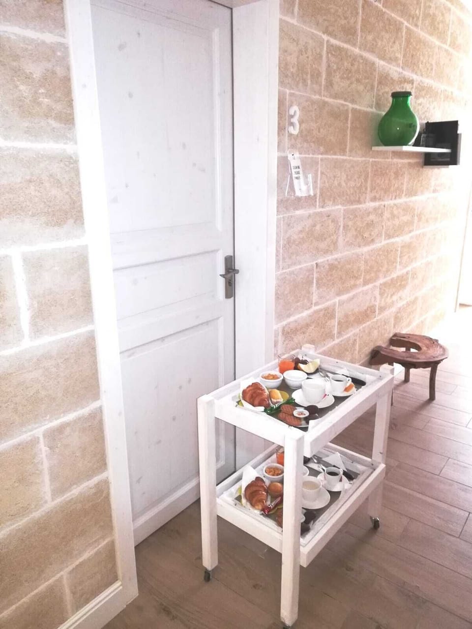 Superior Suite, 1 Queen Bed, Non Smoking | In-room dining