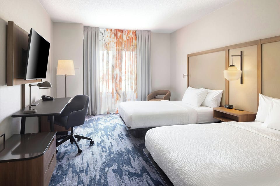 Hypo-allergenic bedding, in-room safe, desk, blackout drapes