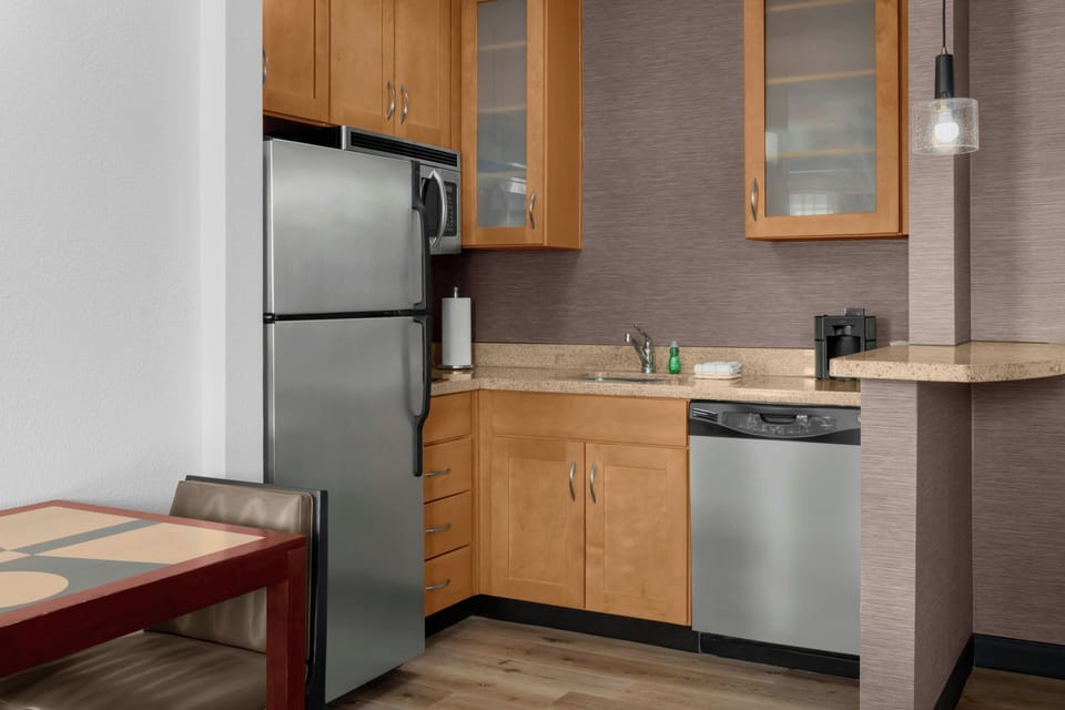 Full-size fridge, microwave, stovetop, dishwasher