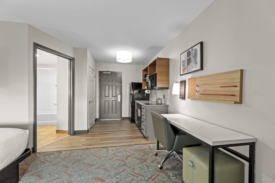 Premium bedding, in-room safe, desk, laptop workspace