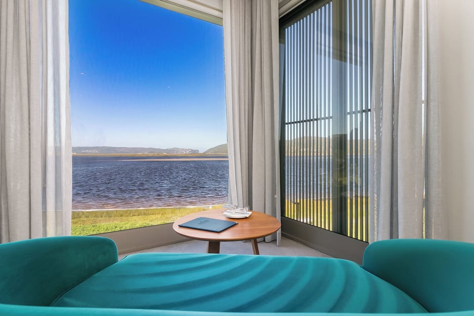 Deluxe Suite - Lake Facing - 5 | Hypo-allergenic bedding, minibar, in-room safe, individually decorated