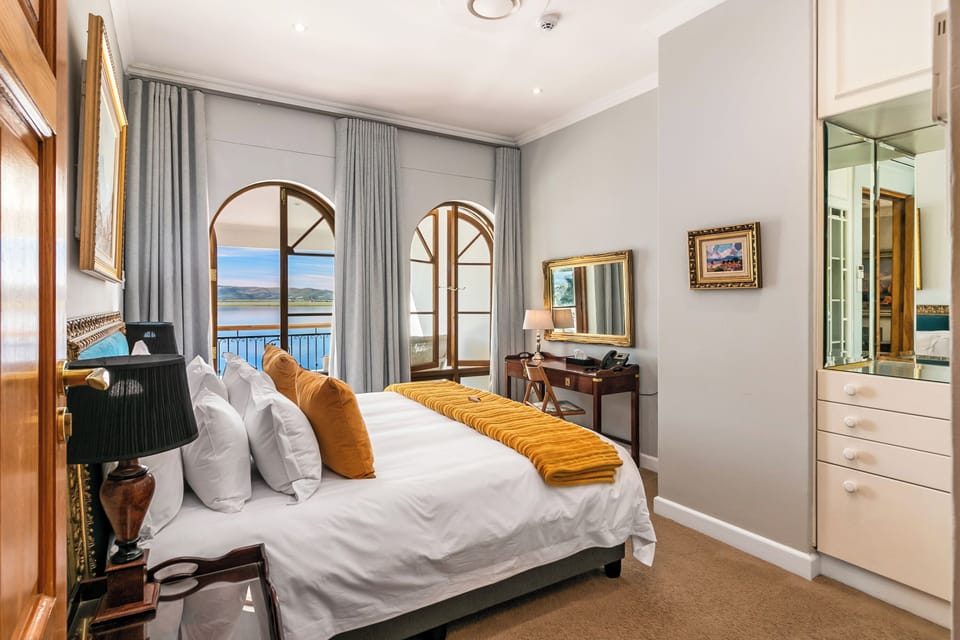 Superior Suite - Lake Facing - Lady Anne  | Hypo-allergenic bedding, minibar, in-room safe, individually decorated