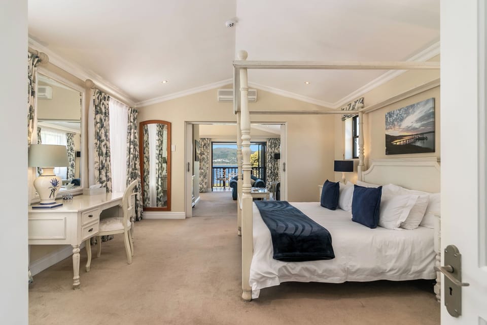 Superior Suite - Lake Facing - 18  | Hypo-allergenic bedding, minibar, in-room safe, individually decorated