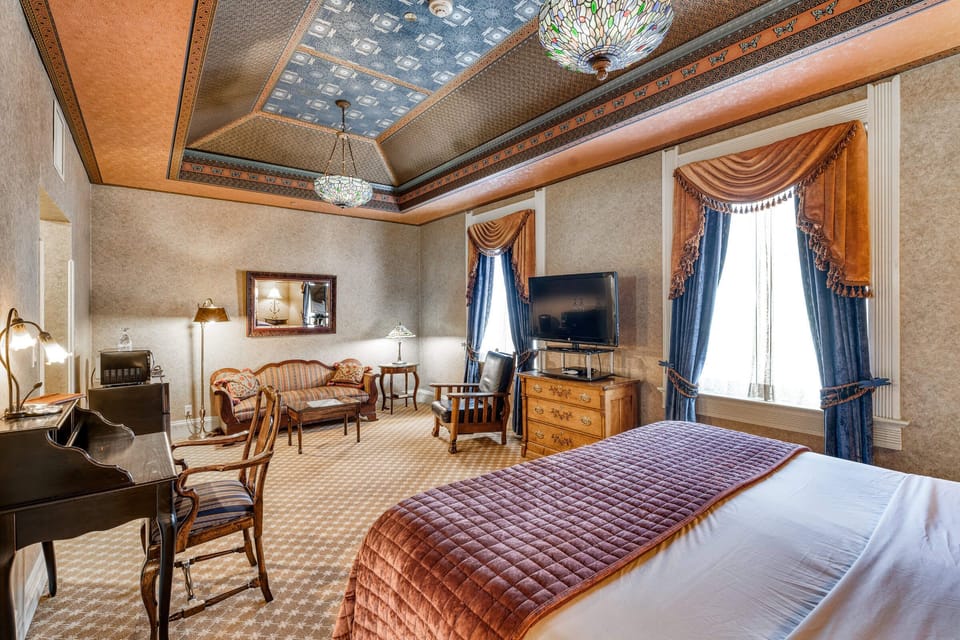 King Junior Suite | Premium bedding, pillowtop beds, desk, laptop workspace