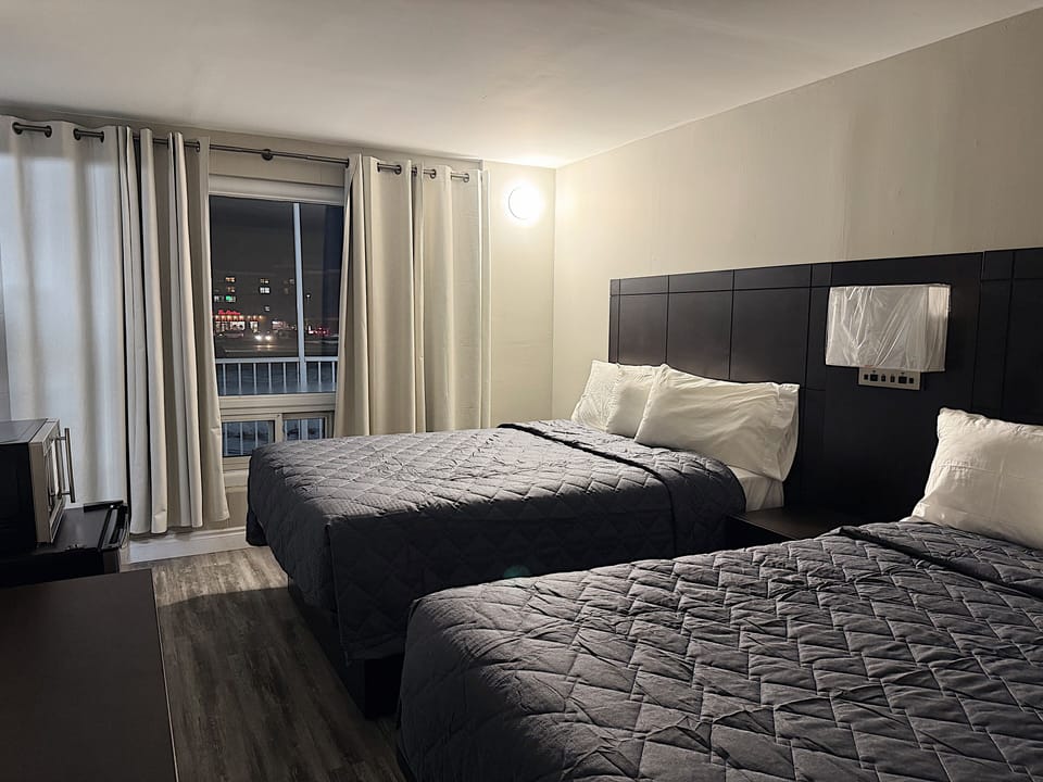 Double Room, 2 Double Beds | Desk, free WiFi, bed sheets