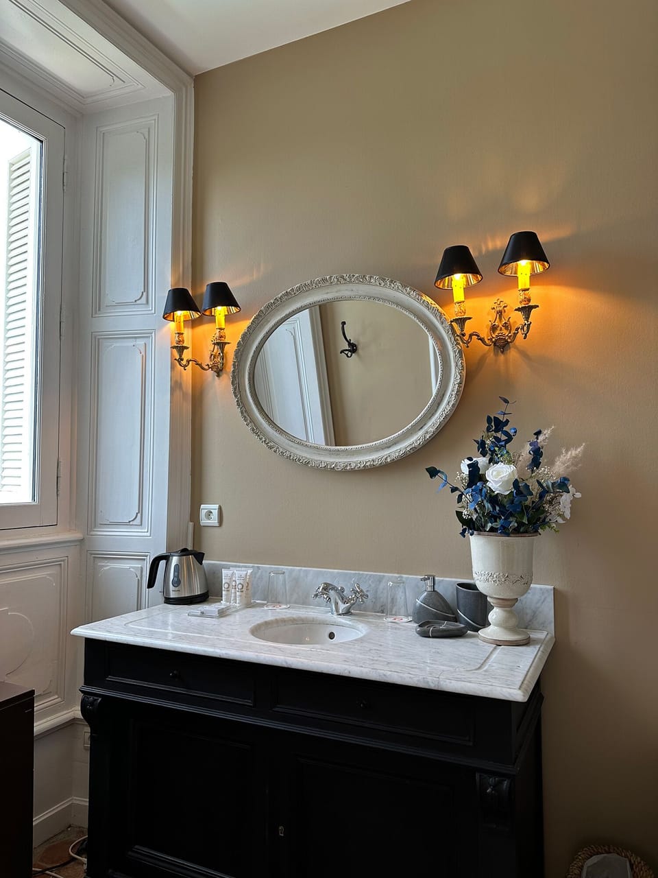 Superior Double Room (Constance) | Bathroom | Free toiletries, hair dryer, bathrobes, towels