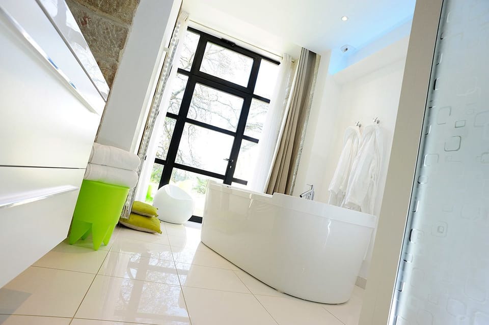 Free toiletries, hair dryer, bathrobes, towels