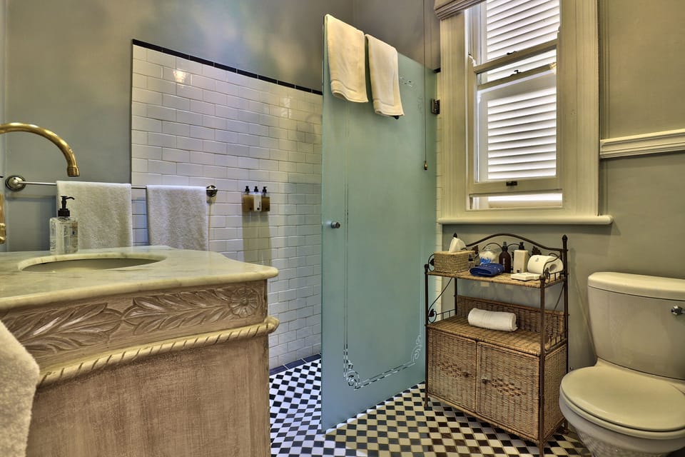 Deluxe Double Room | Bathroom | Hair dryer, bathrobes, towels