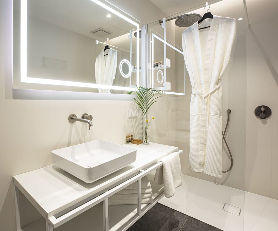 Family Room | Bathroom | Free toiletries, hair dryer, slippers, towels