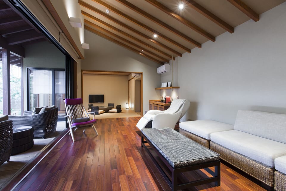 Royal Suite | Living room | Flat-screen TV