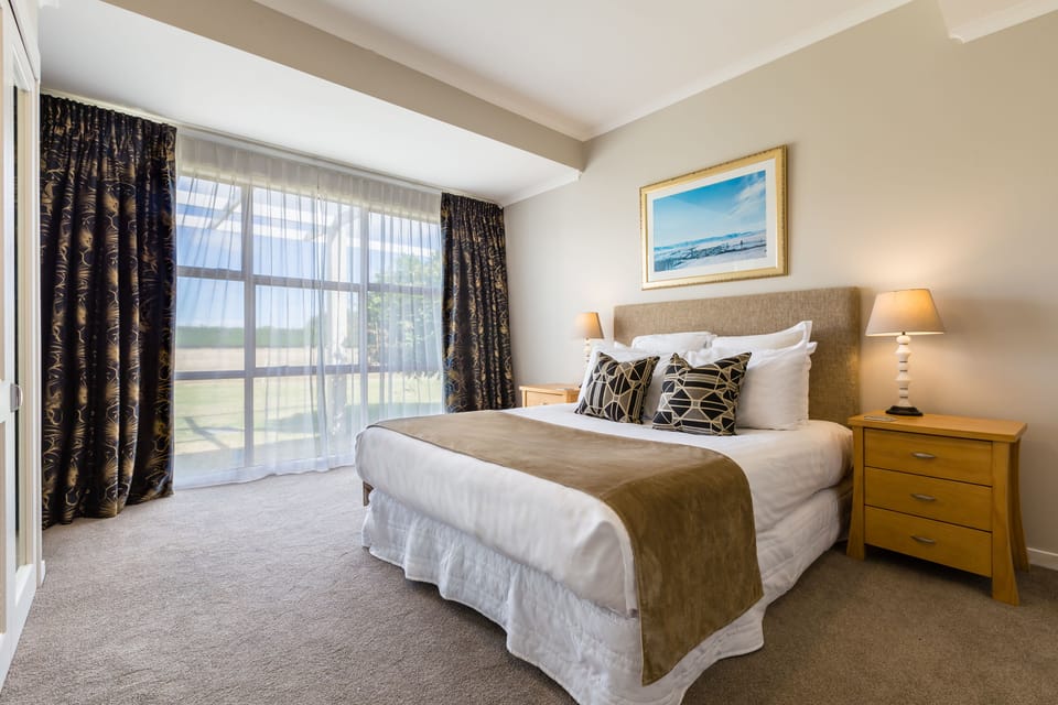 Lady Watties Suite | Premium bedding, in-room safe, soundproofing, iron/ironing board