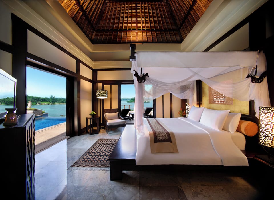One Bedroom Oceanview Infinity Pool Villa | Minibar, in-room safe, blackout drapes, iron/ironing board