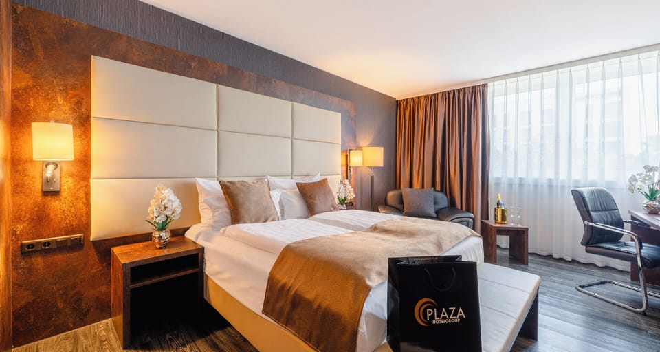 Hypo-allergenic bedding, minibar, in-room safe, individually furnished