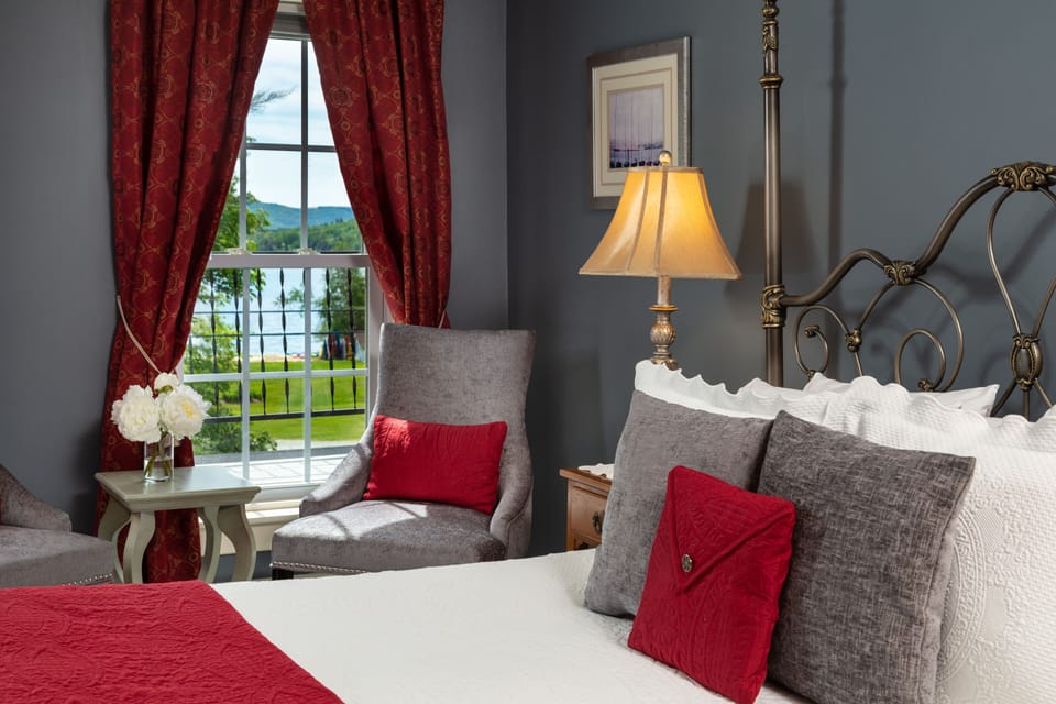 Room 7 | Premium bedding, pillowtop beds, individually decorated