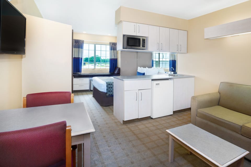 Studio Suite, 1 Queen Bed, Non Smoking | Hypo-allergenic bedding available, iron/ironing board, cribs (free)