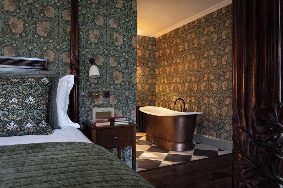 Suite | Select Comfort beds, desk, iron/ironing board, free WiFi