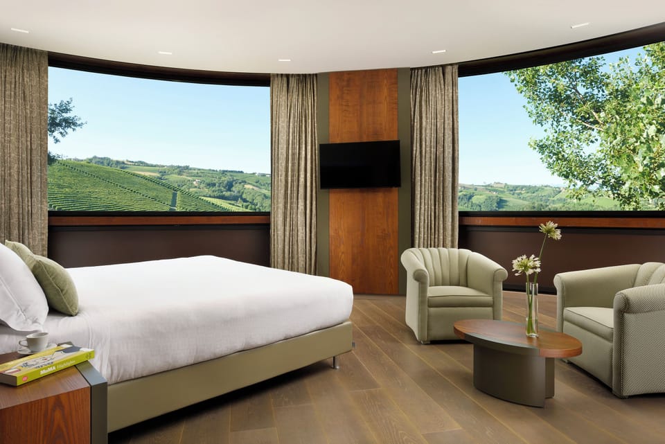 Suite (Silver) | Premium bedding, Select Comfort beds, minibar, in-room safe