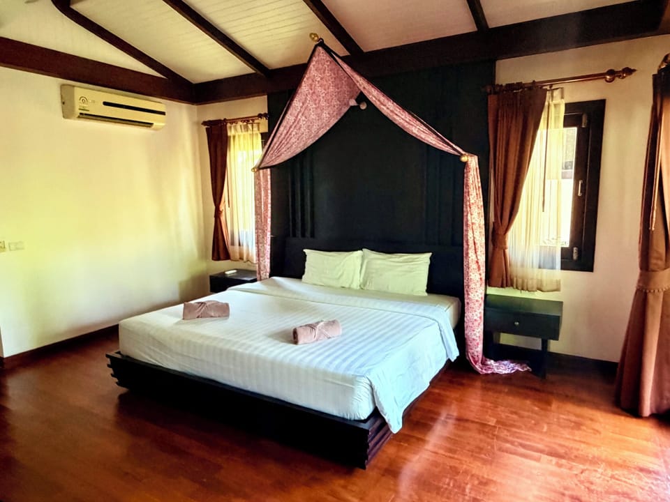 Premier Villa, 1 King Bed, Terrace, Mountain View | Desk, blackout drapes, iron/ironing board (on request), WiFi (free)