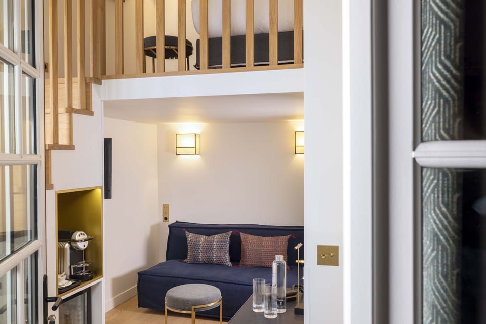 Duplex Jardin Prive | Minibar, in-room safe, desk, laptop workspace