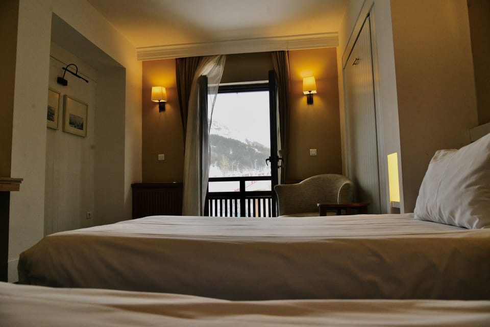 Superior Double Room | Premium bedding, minibar, in-room safe, blackout drapes