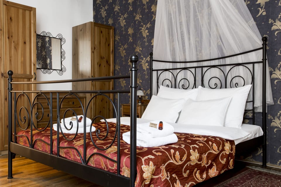 Classic Apartment | Iron/ironing board (on request), cribs (free), WiFi (free)
