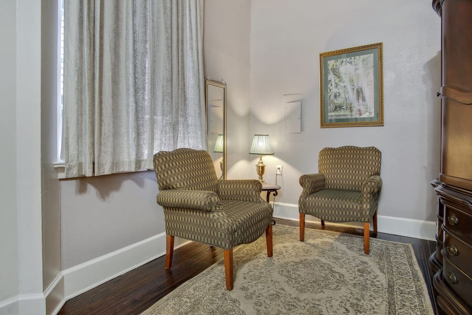 Deluxe Room, 1 Queen Bed | Memory foam beds, iron/ironing board, free WiFi, bed sheets