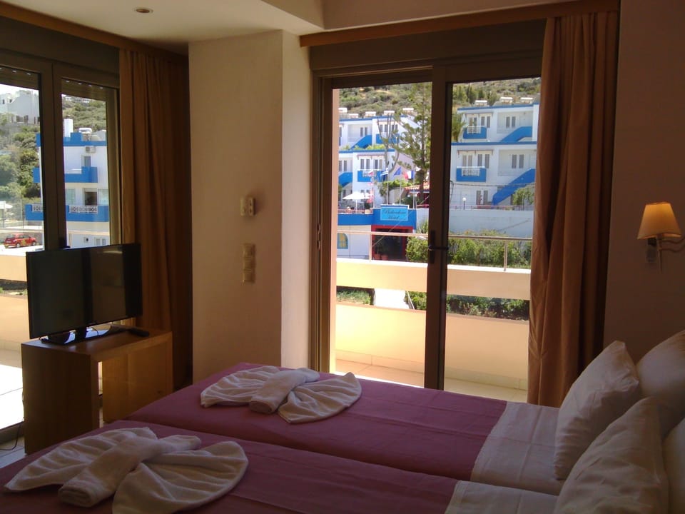 1 bedroom, Egyptian cotton sheets, premium bedding, Select Comfort beds
