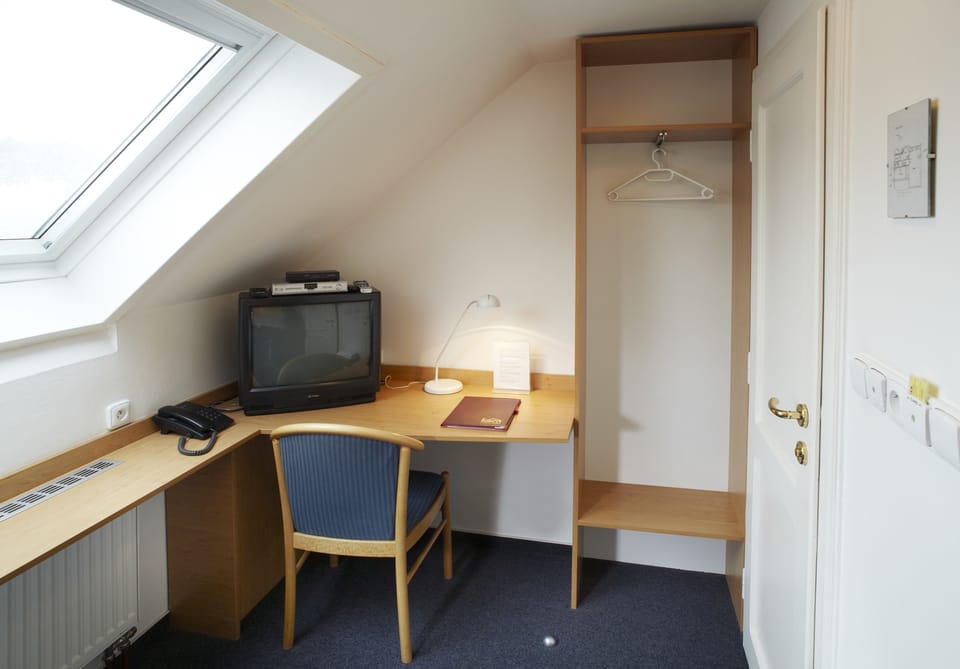 Single Room, Economy, without Air Conditioning | Blackout drapes, soundproofing, WiFi (free)