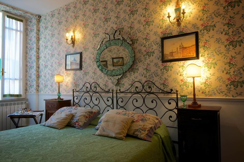 Individually decorated, free WiFi, bed sheets
