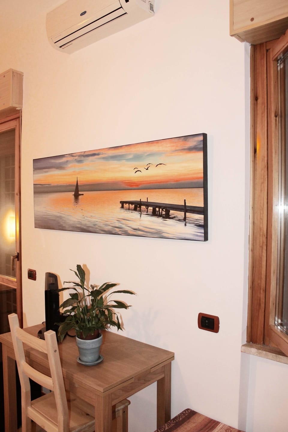 Double Room | Minibar, desk, WiFi (free), bed sheets