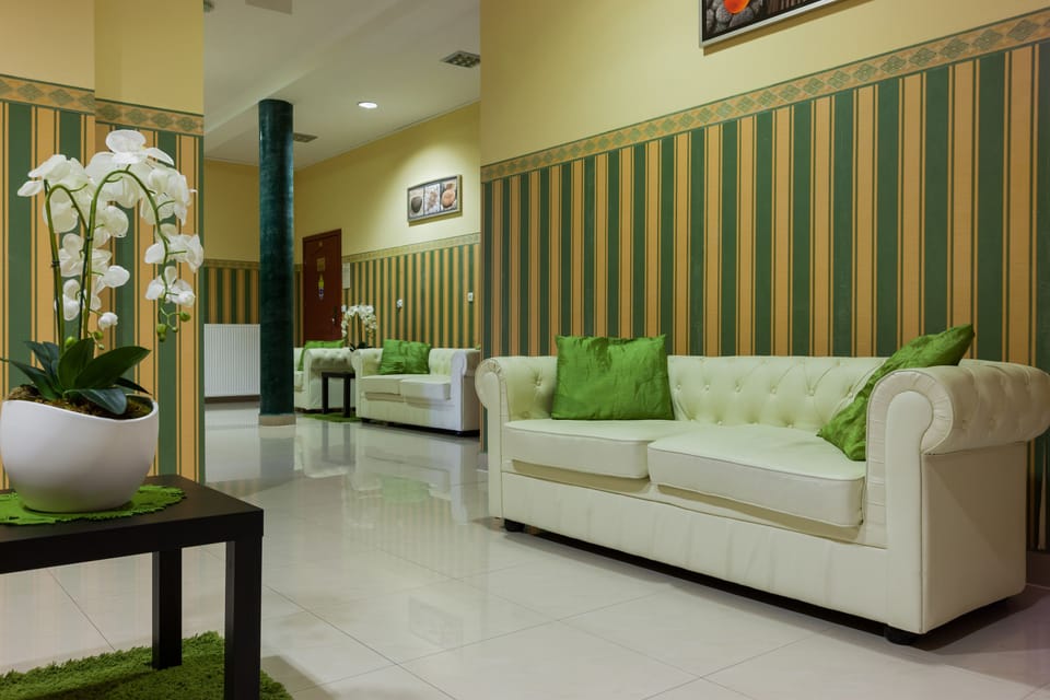 Sauna, hot tub, body treatments, hydrotherapy, aromatherapy
