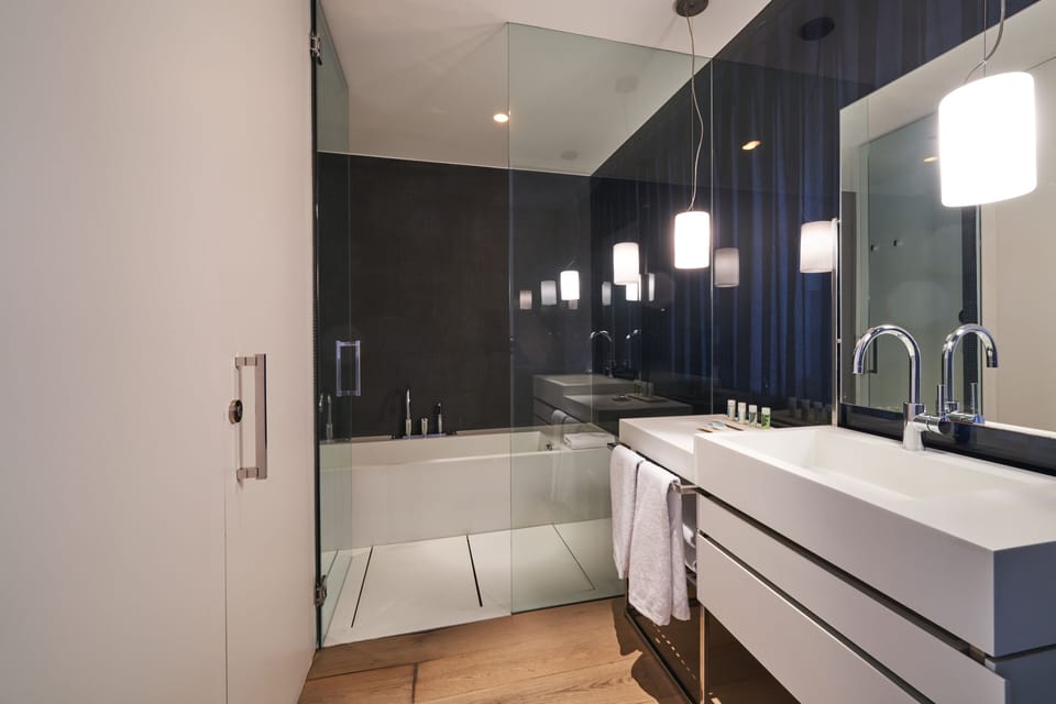 Junior Double or Twin Room | Bathroom | Hair dryer, towels