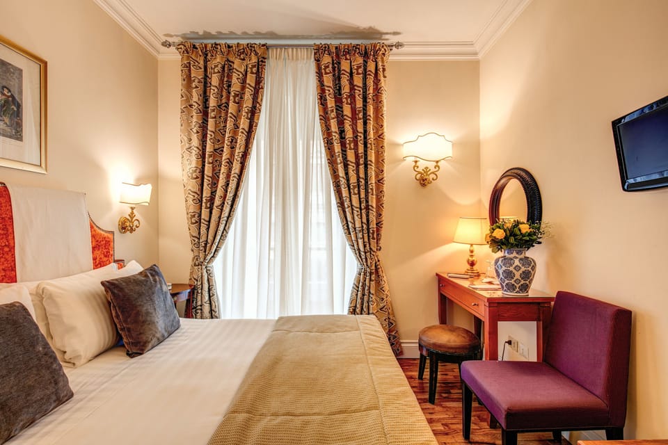 Classic Double Room | In-room safe, iron/ironing board, free WiFi, bed sheets