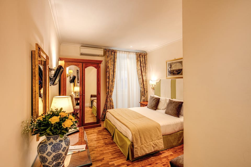 Classic Double Room | In-room safe, iron/ironing board, free WiFi, bed sheets
