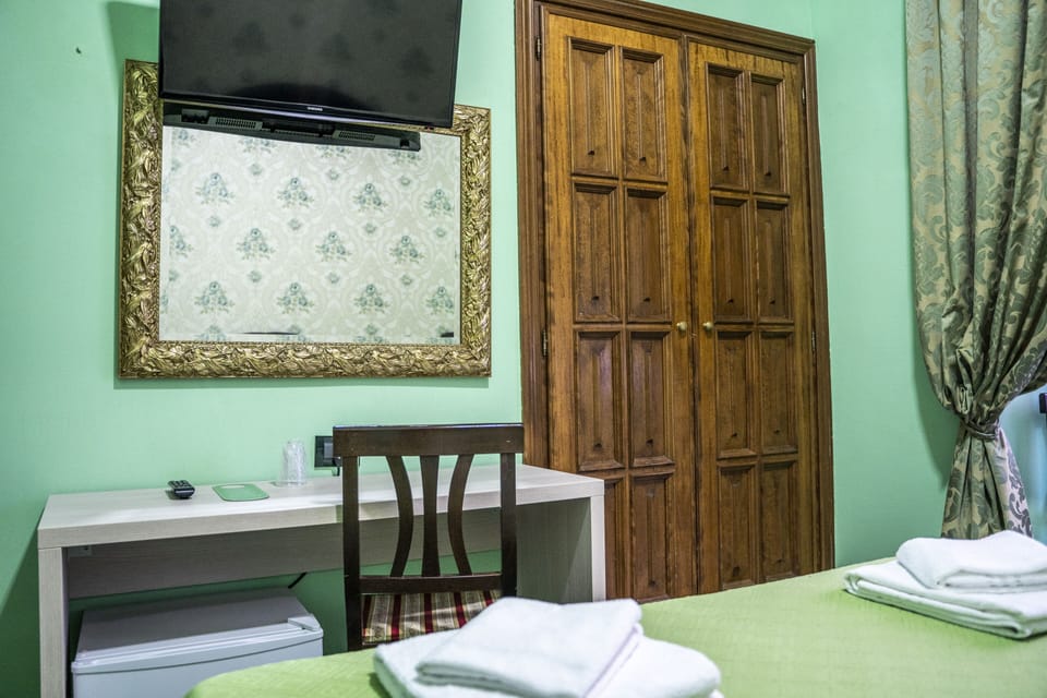 Single Room | Hypo-allergenic bedding available, minibar, in-room safe, desk
