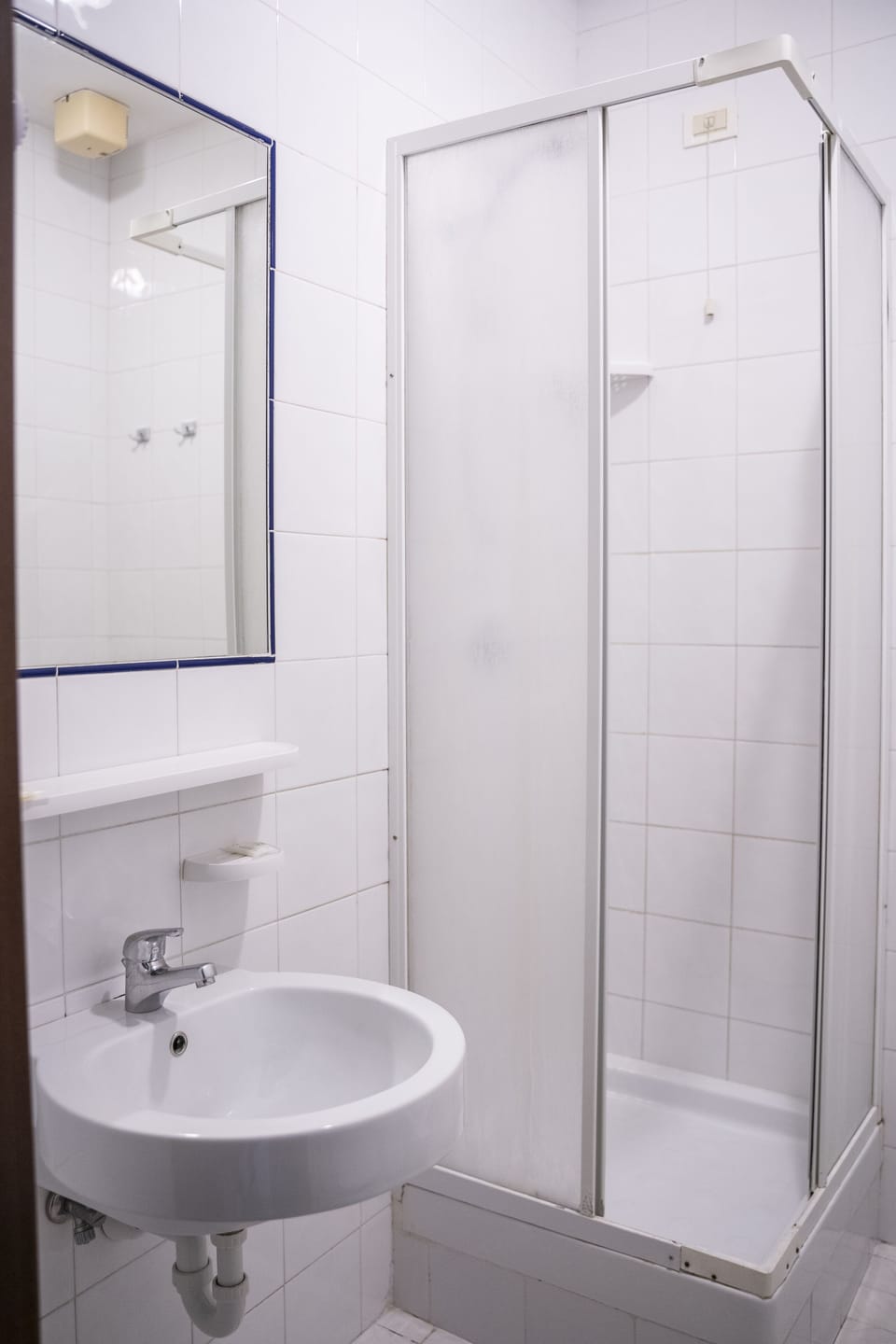 Shower, eco-friendly toiletries, hair dryer, bidet