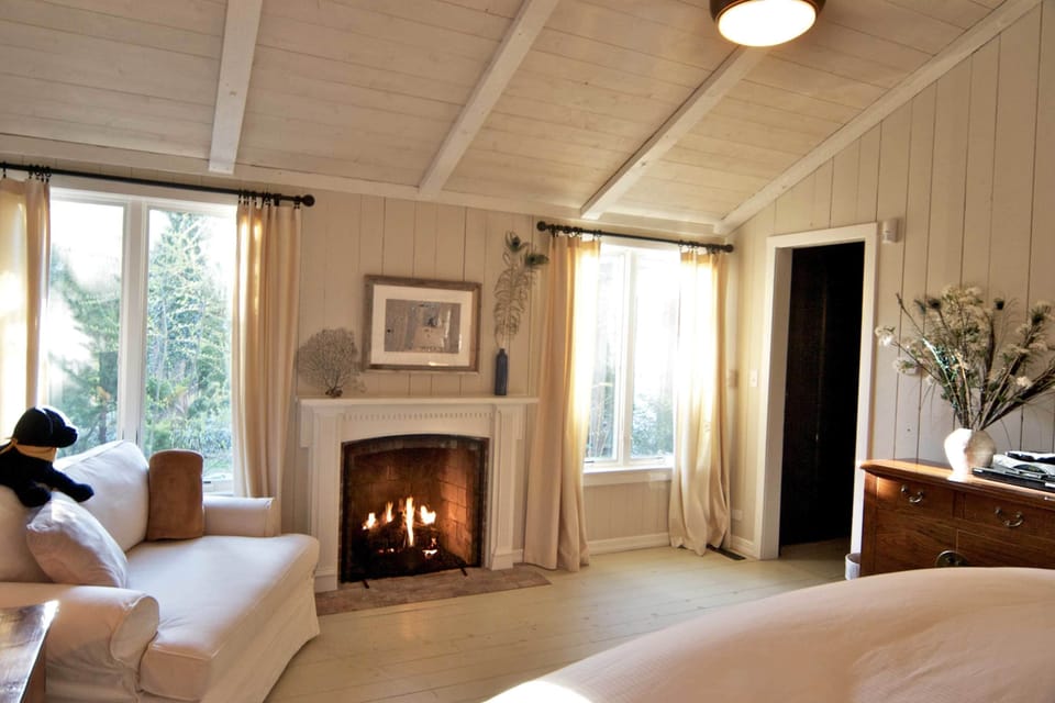 Graybarn Cottage | Frette Italian sheets, premium bedding, down comforters, pillowtop beds