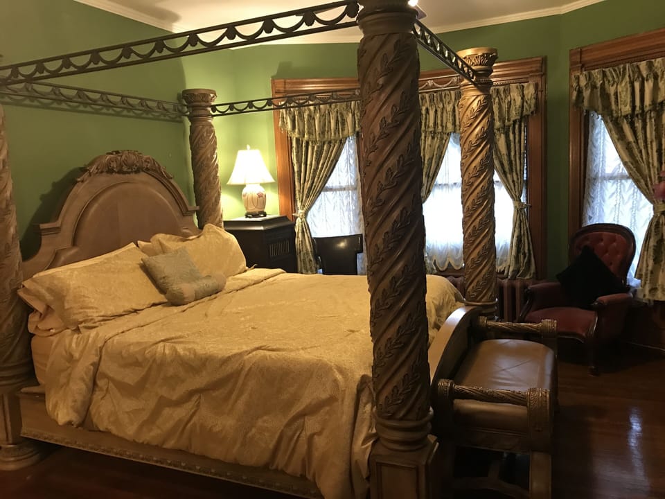 Standard Room, 1 King Bed (External Bathroom) | Free WiFi, bed sheets