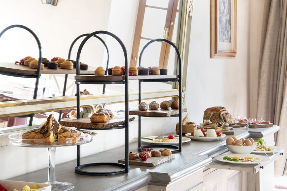 Daily buffet breakfast for a fee