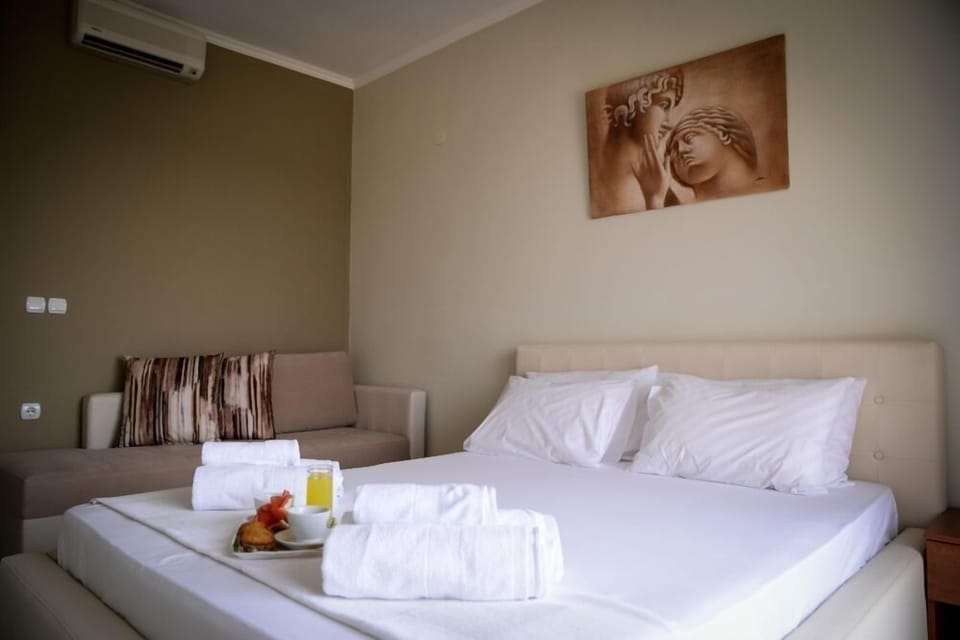 Standard Double Room | Soundproofing, iron/ironing board, cribs/infant beds, rollaway beds