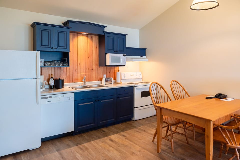 Cottage | Private kitchen | Coffee/tea maker