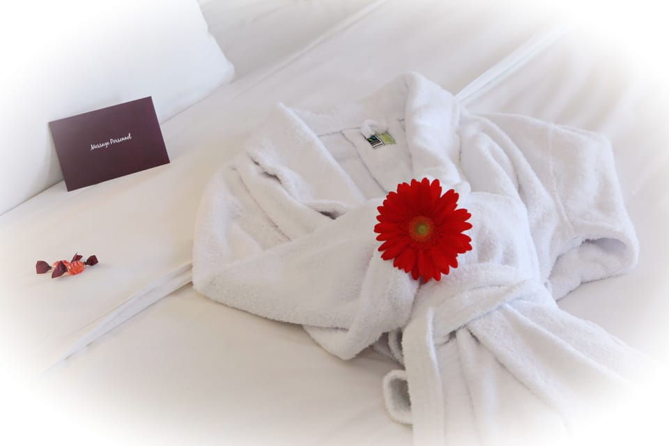 Premium bedding, in-room safe, desk, soundproofing