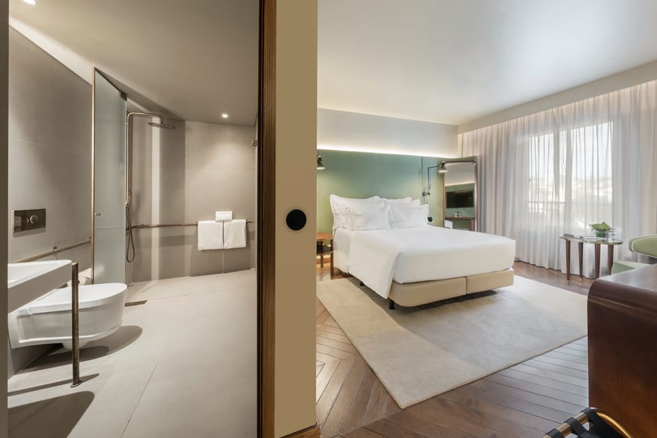 Minibar, in-room safe, desk, soundproofing