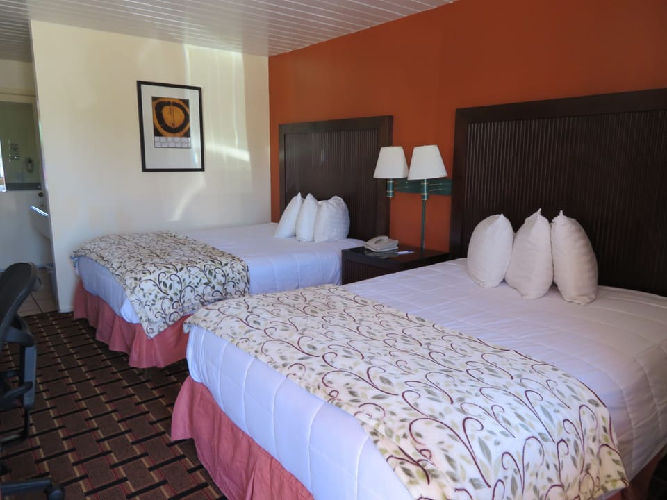 Two Queen Beds, Non-Smoking | Desk, free WiFi, bed sheets