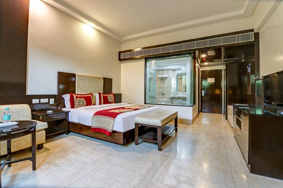 Luxury Double Room, 1 King Bed | Hypo-allergenic bedding, minibar, in-room safe, desk