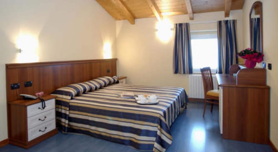 Double Room | Down comforters, minibar, in-room safe, free WiFi
