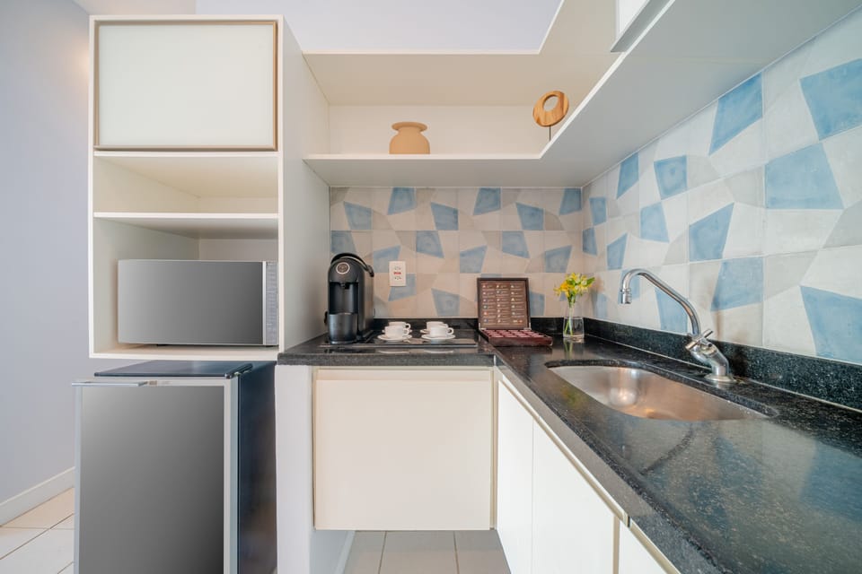 Premium Duplex | Private kitchen | Mini-fridge, microwave