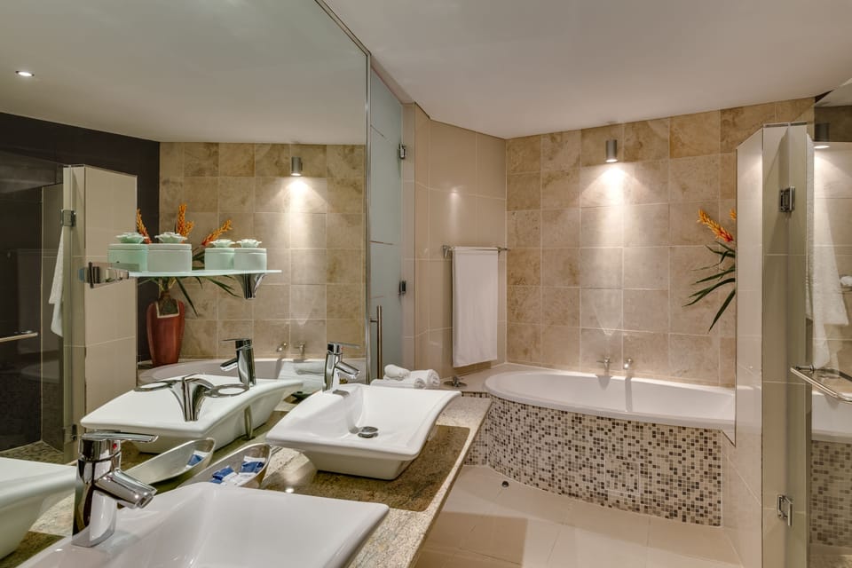 Executive Suite, 1 King Bed | Bathroom | Shower, free toiletries, hair dryer, towels