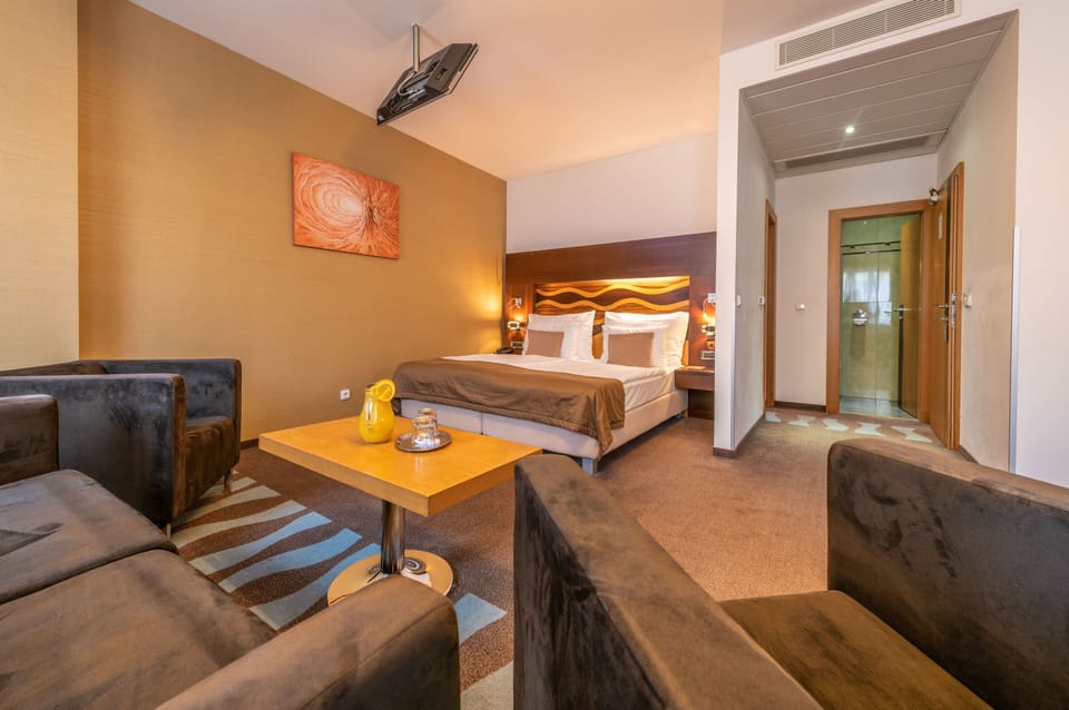 Deluxe Double Room | Hypo-allergenic bedding, memory foam beds, minibar, in-room safe