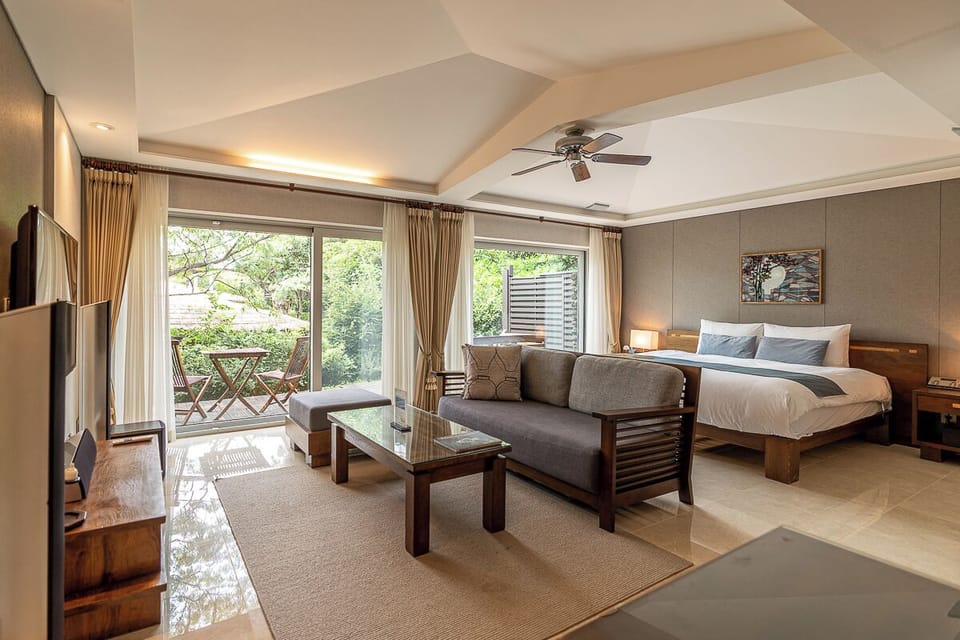 Garden Suite | Premium bedding, down comforters, free minibar items, in-room safe